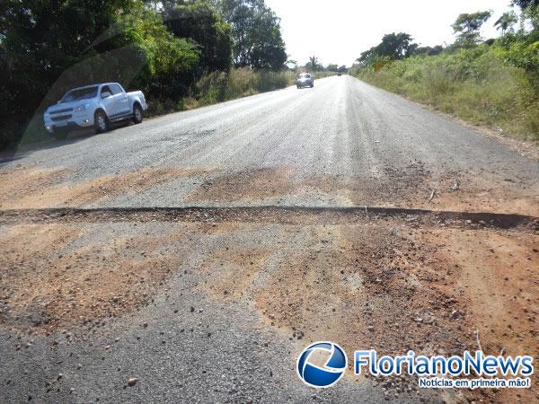 População fecha BR-343 e pede construção de quebra-molas.(Imagem:FlorianoNews)