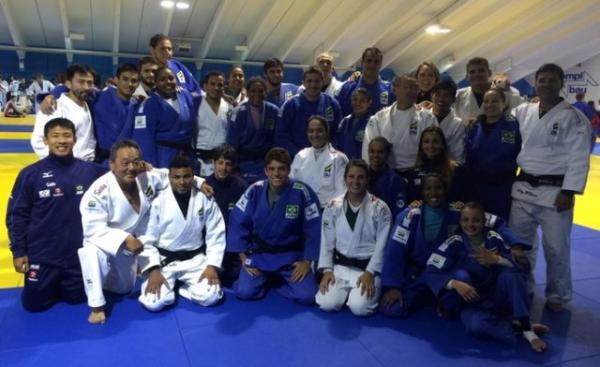 Sele&ccedil;&atilde;o brasileira de jud&ocirc; durante treinamentos na &Aacute;ustria.(Imagem:Reprodu&ccedil;&atilde;o/Facebook)