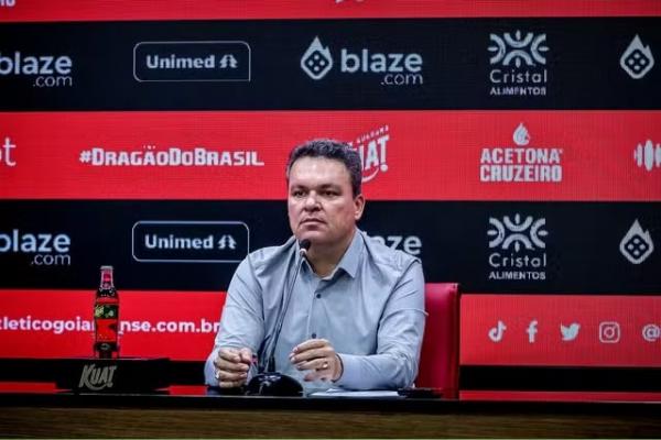Adson Batista diz que "Atlético-GO já caiu" e inicia trabalho para 2025