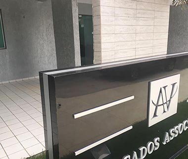 Três pessoas são baleadas em escritório de advocacia na Capital