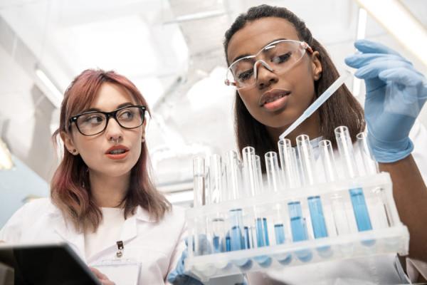 Universidades brasileiras estão entre as 10 melhores do mundo com mulheres na pesquisa
