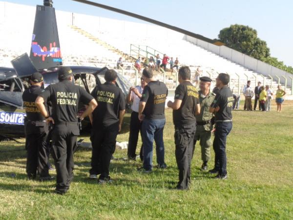 Pol&iacute;cia apura pouso de helic&oacute;ptero no Est&aacute;dio Tiber&atilde;o, em Floriano.(Imagem:FlorianoNews)