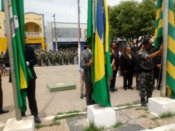 Pol&iacute;cia Militar realiza cerim&ocirc;nia em comemora&ccedil;&atilde;o ao Dia da Bandeira em Floriano.(Imagem:FlorianoNews)