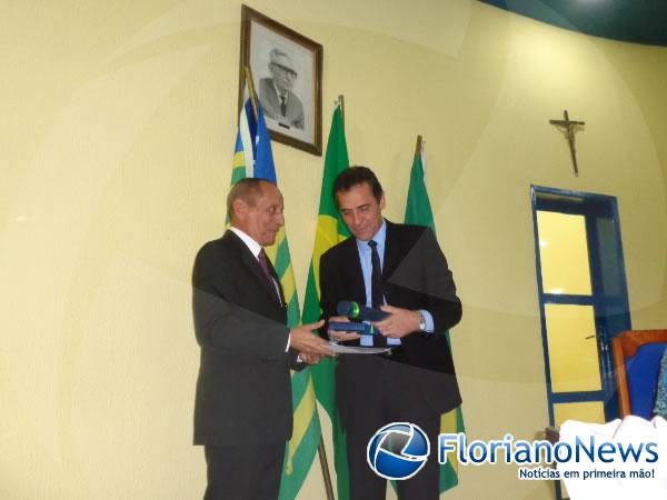 Medalha do M&eacute;rito Agr&ocirc;nomo Parentes &eacute; concedida ao Rep&oacute;rter Amarelinho e ao Prof. Luiz Paulo.(Imagem:FlorianoNews)