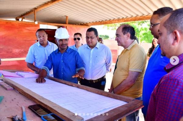 Prefeito de Floriano inspeciona obras que prometem impulsionar o desenvolvimento da cidade