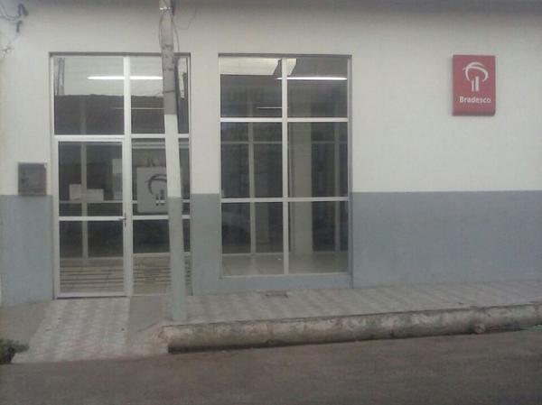 Quadrilha rende vigilantes e clientes e assalta agência bancária no Piauí