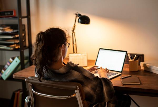 Governo anuncia medidas sobre home office e corte de salário