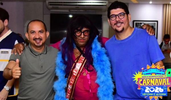 Poder Legislativo marca presen&ccedil;a em arrast&atilde;o com Durval Lelys e refor&ccedil;a apoio ao Carnaval de Floriano(Imagem:Reprodu&ccedil;&atilde;o/Instagram)
