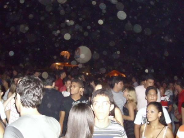 A multid&atilde;o estava animada com a cantora de forr&oacute;(Imagem:L&eacute;o Miranda)