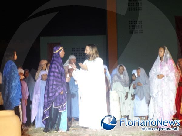 F&eacute; e emo&ccedil;&atilde;o marcaram primeiro dia do espet&aacute;culo da Paix&atilde;o de Cristo em Floriano.(Imagem:FlorianoNews)