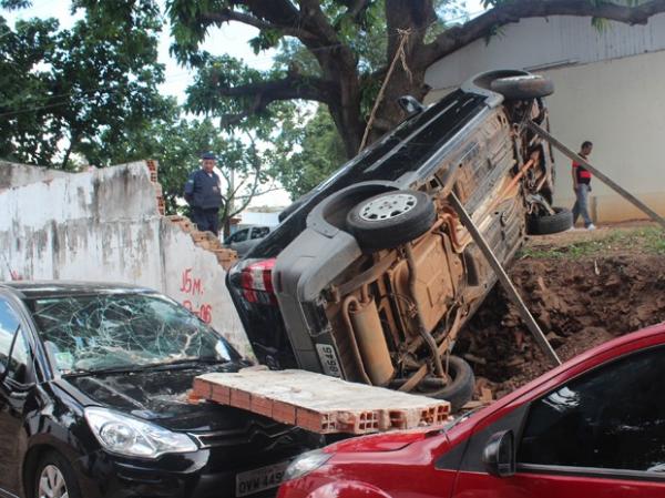 Homem esquece de puxar freio de mão e morre atropelado
