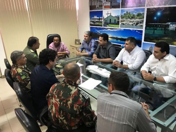 Comandante Geral da PM faz entrega de equipamentos para Batalh&atilde;o de Floriano.(Imagem:FlorianoNews)