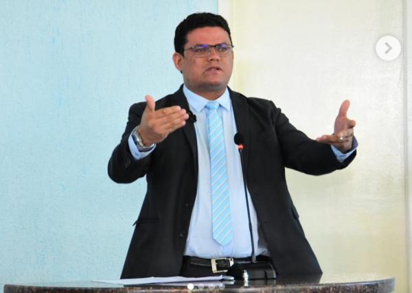 Vereador João Neto destaca grave problema de saúde pública na zona rural de Floriano