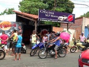 Corpo de homem é encontrado em borracharia com tiros na cabeça