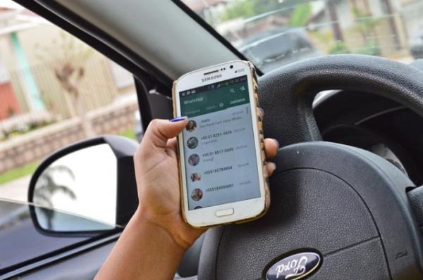 Multa de trânsito subirá mais de 60%; usar celular será infração gravíssima