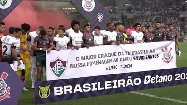 Jogadores de Fluminense e Corinthians se unem em homenagem para Silvio Santos(Imagem:Reprodu&ccedil;&atilde;o/Premiere)
