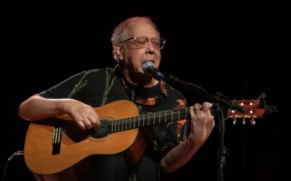 TV Brasil reexibe show no Cena Musical em homenagem a Jards Macalé
