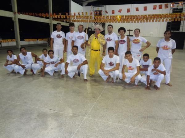Rep&oacute;rter Amarelinho realizou abertura do Festival de Quadrilhas de Floriano.(Imagem:FlorianoNews)