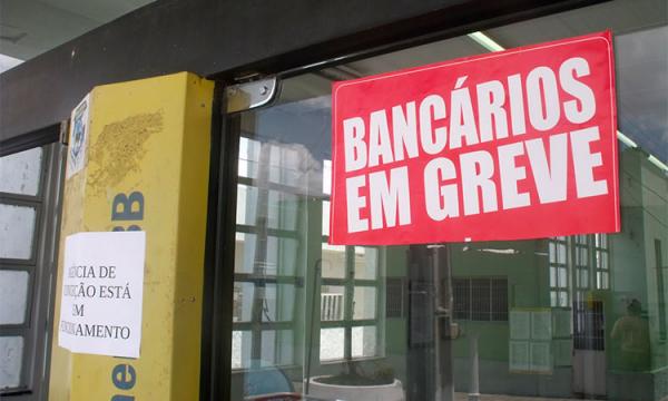 Greve prolongada afeta caixa dos bairros em Teresina