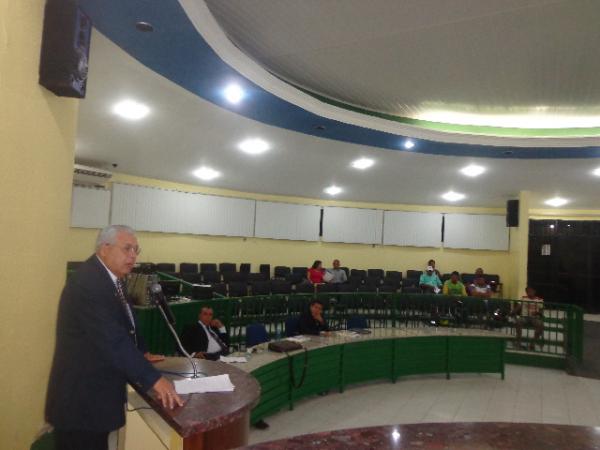 Na tribuna, vereador Jos&eacute; Le&atilde;o (PSD). Na plen&aacute;rias vereadores Everaldo Elvas (PSB) e Miguel Vieira de Barros (PTB).(Imagem:FlorianoNews)