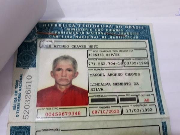 PRF apreende homem com CNH falsa em Floriano