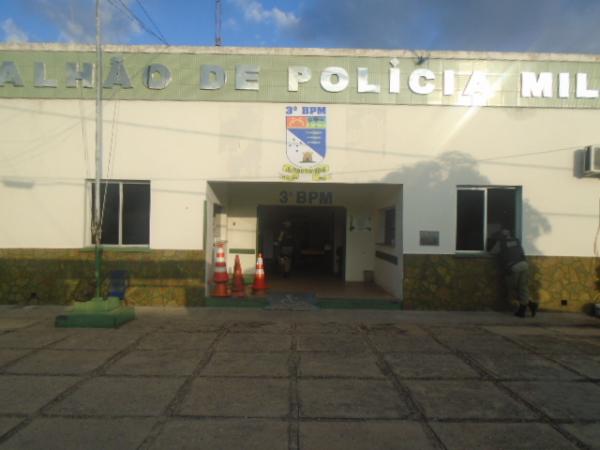 Homem é assaltado por dupla armada de faca em Floriano