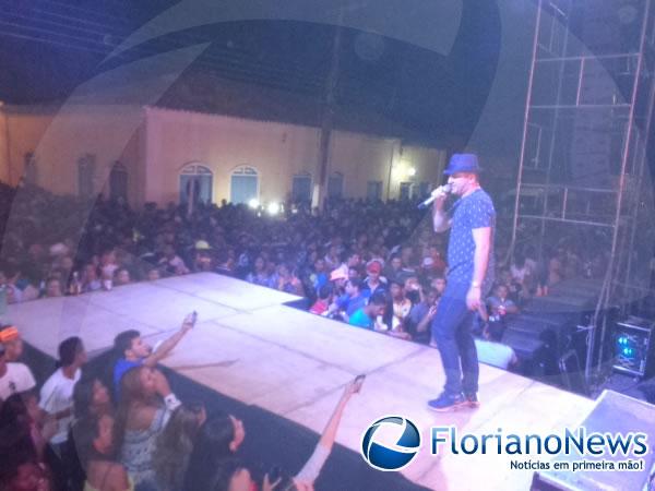Anivers&aacute;rio de Floriano foi comemorado com festa dan&ccedil;ante.(Imagem:FlorianoNews)