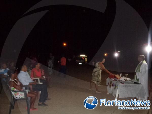 Moradores participaram de missa na localidade rural &Aacute;gua Boa. (Imagem:FlorianoNews)