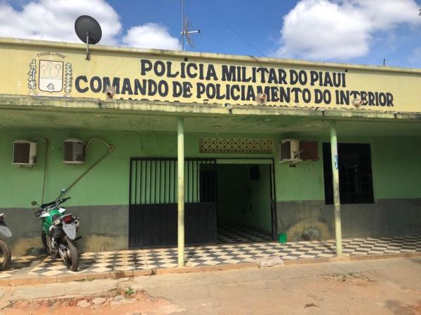 Casal é encontrado morto dentro de casa em São Raimundo Nonato; suspeita de feminicídio