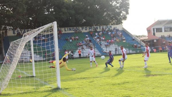 Piau&iacute; x 4 de Julho - Campeonato Piauiense 2013.(Imagem:N&aacute;yra Mac&ecirc;do/GLOBOESPORTE.COM)