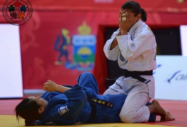 Sarah Menezes e Charles Chibana levam ouro no Grand Slam de Tyumen