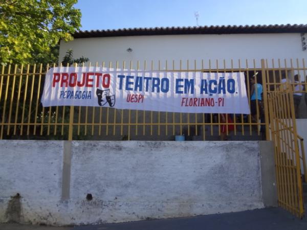 Acad&ecirc;micos da UESPI realizaram Projeto Teatro em A&ccedil;&atilde;o em Floriano.(Imagem:FlorianoNews)