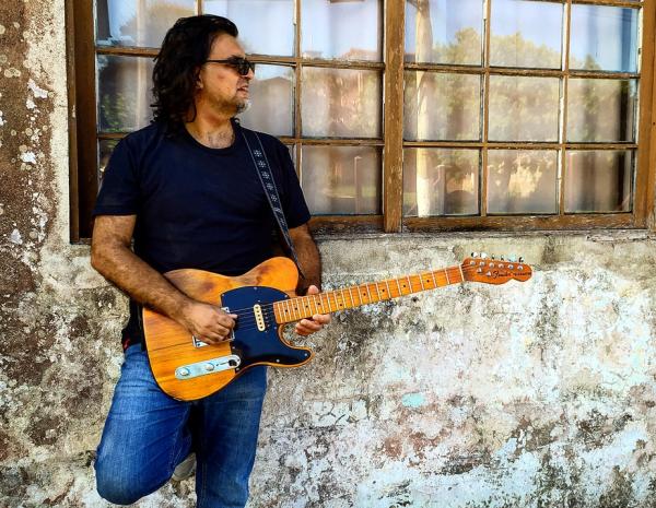 Paulinho Barcellos expõe na guitarra sentimentos do mundo do artista no álbum solo autoral My world