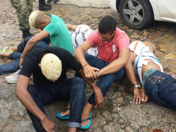 Polícia Militar prende suspeitos de fazerem arrastão e um é baleado