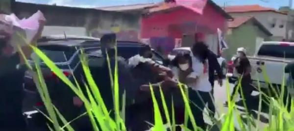Professoras denunciam terem sido agredidas pelo prefeito de Teresina e major da PM durante protesto