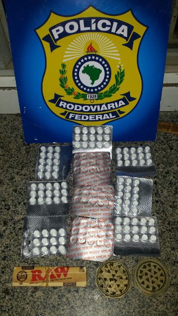 PRF apreende 147 comprimidos de anfetaminas com caminhoneiro no Piauí