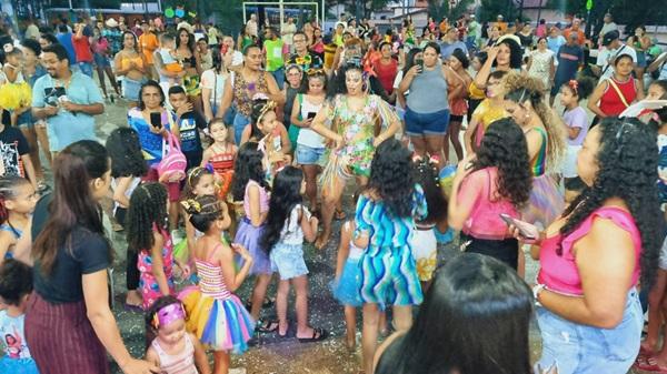 Piauí Samba anima a segunda de carnaval em Teresina
