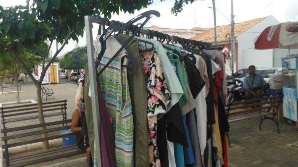 Realizado bazar beneficente na Praça Dr. Sebastião Martins.(Imagem:FlorianoNews)