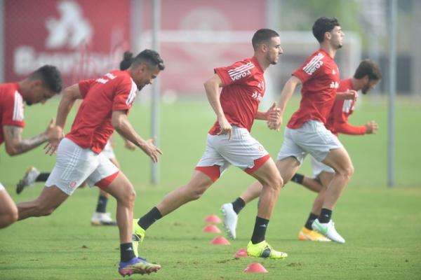 Abel "esquece" Flamengo e quer foco do Inter só no Timão: "Se o São Paulo fizer 1 a 0 eu aviso"