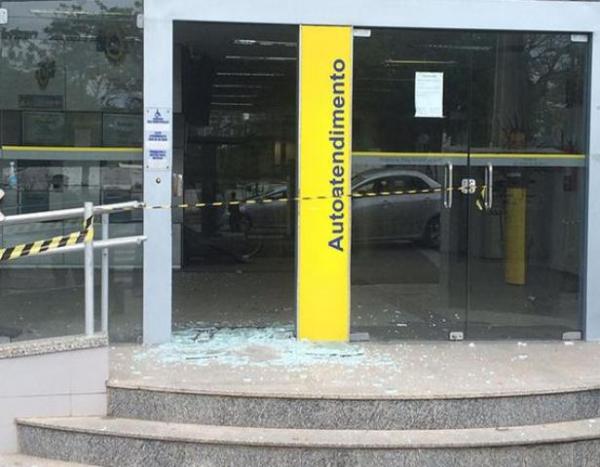 Bandidos explodem ag&ecirc;ncia do Banco do Brasil em Teresina.(Imagem:Cidadeverde.com)