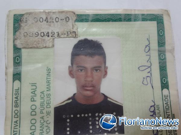 Rapaz &eacute; morto a facadas e fica com v&iacute;sceras expostas em Floriano.(Imagem:FlorianoNews)