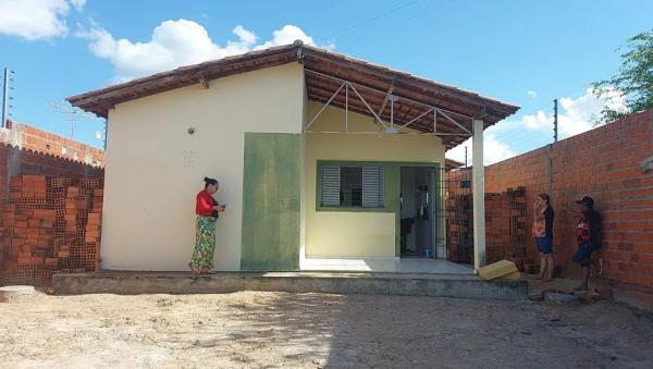 Travesti é morta com golpes de picareta enquanto dormia em Teresina; companheiro é suspeito do crime