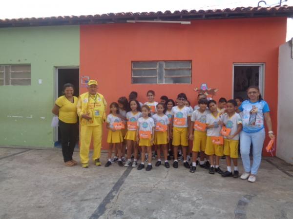 Alunos da Escola Mega de Floriano tem aula sobre a B&iacute;blia.(Imagem:FlorianoNews)