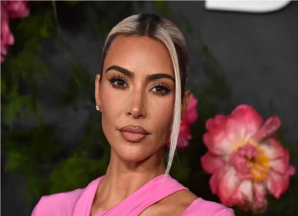 Kim Kardashian entra para o elenco da próxima temporada de "American Horror Story" com Emma Roberts