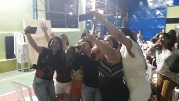 Escola Pequeno Pr&iacute;ncipe celebra Dia das M&atilde;es com m&uacute;sica ao vivo.(Imagem:EPP)