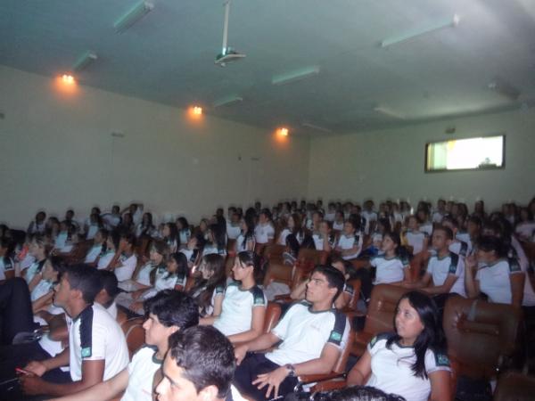 Col&eacute;gio Impacto realizou o English Day.(Imagem:FlorianoNews)