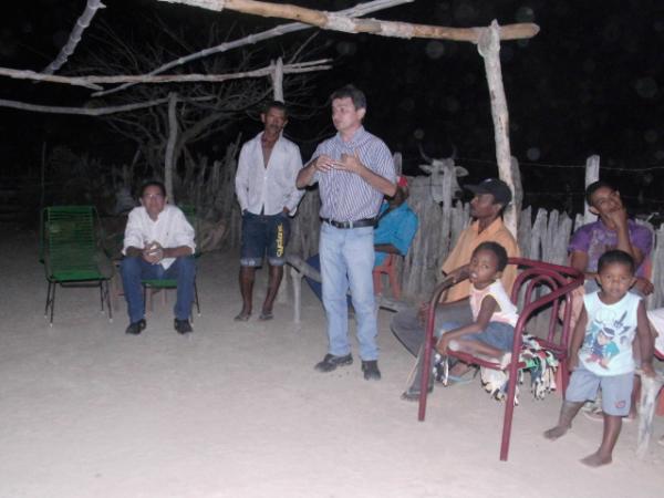 Oscar Procópio participa de reunião na zona rural de Floriano.(Imagem:Assessoria de Comunicação)
