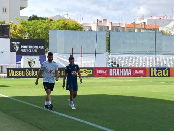 Médico da seleção brasileira adota cautela com Marta: "Não sei se tem condições de jogo"