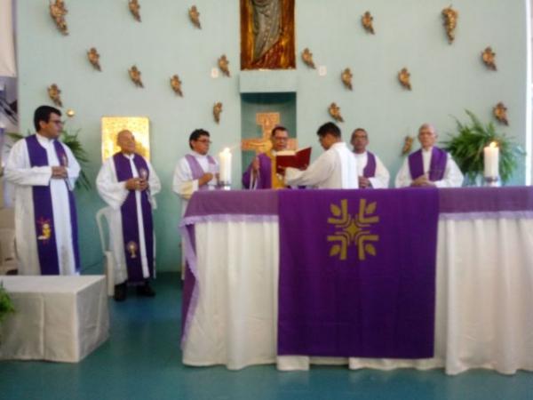 Dom Edivalter celebra missa do primeiro domingo do Advento em Floriano
