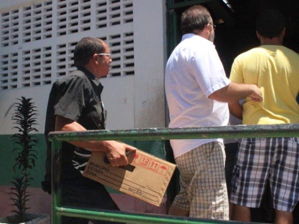 Seções de Teresina atrasam votação em uma hora por problemas em urnas